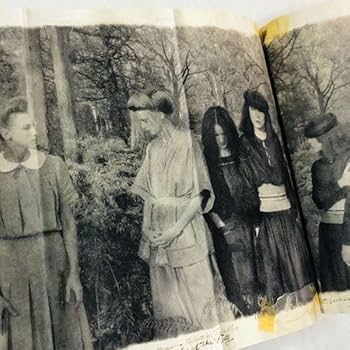 Wallflower　Deborah Turbeville　デボラ・ターバヴィル 710ehjADvUL._AC_UF350,